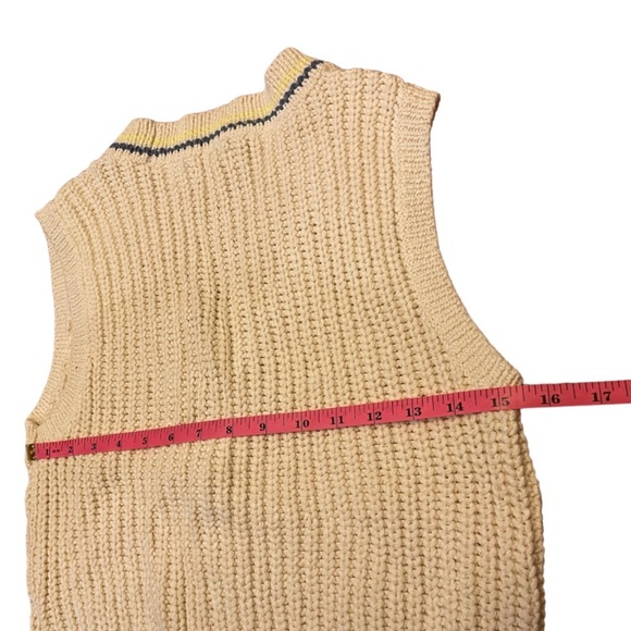American Eagle Cream Cable Knit Button-front V-neck Preppy Vest size Small - Picture 4 of 6